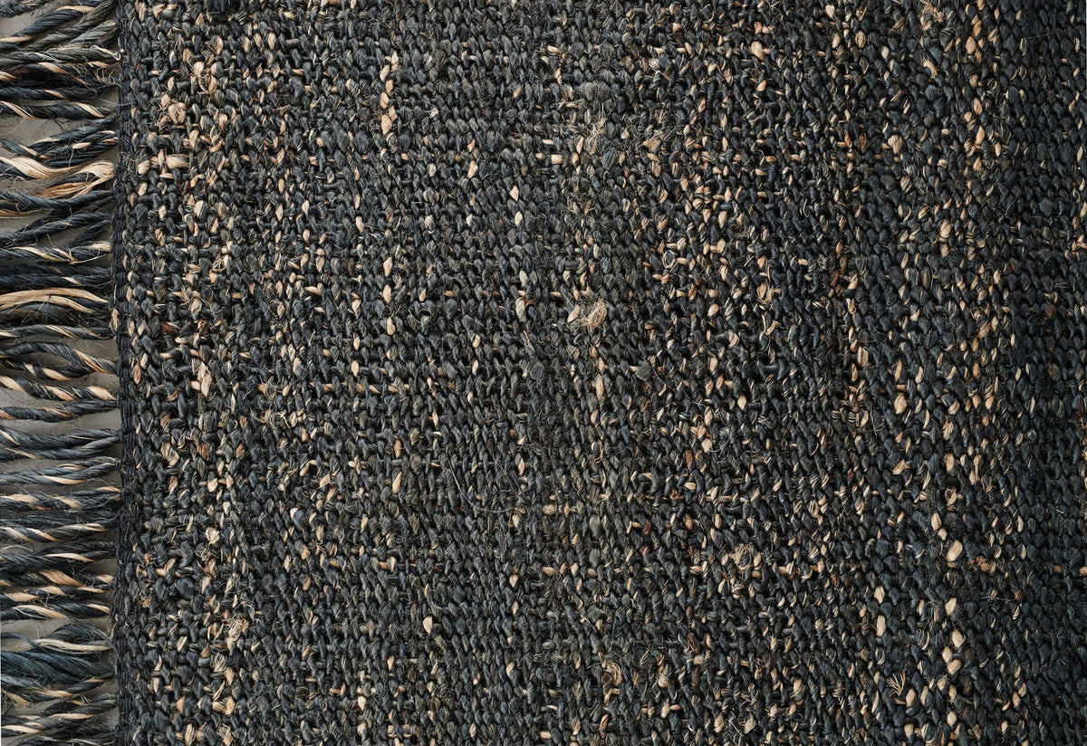 Nessa Rug, Urd moll gundermann, Linie design