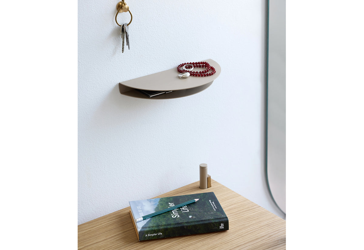 Half Moon Shelf, Moebe