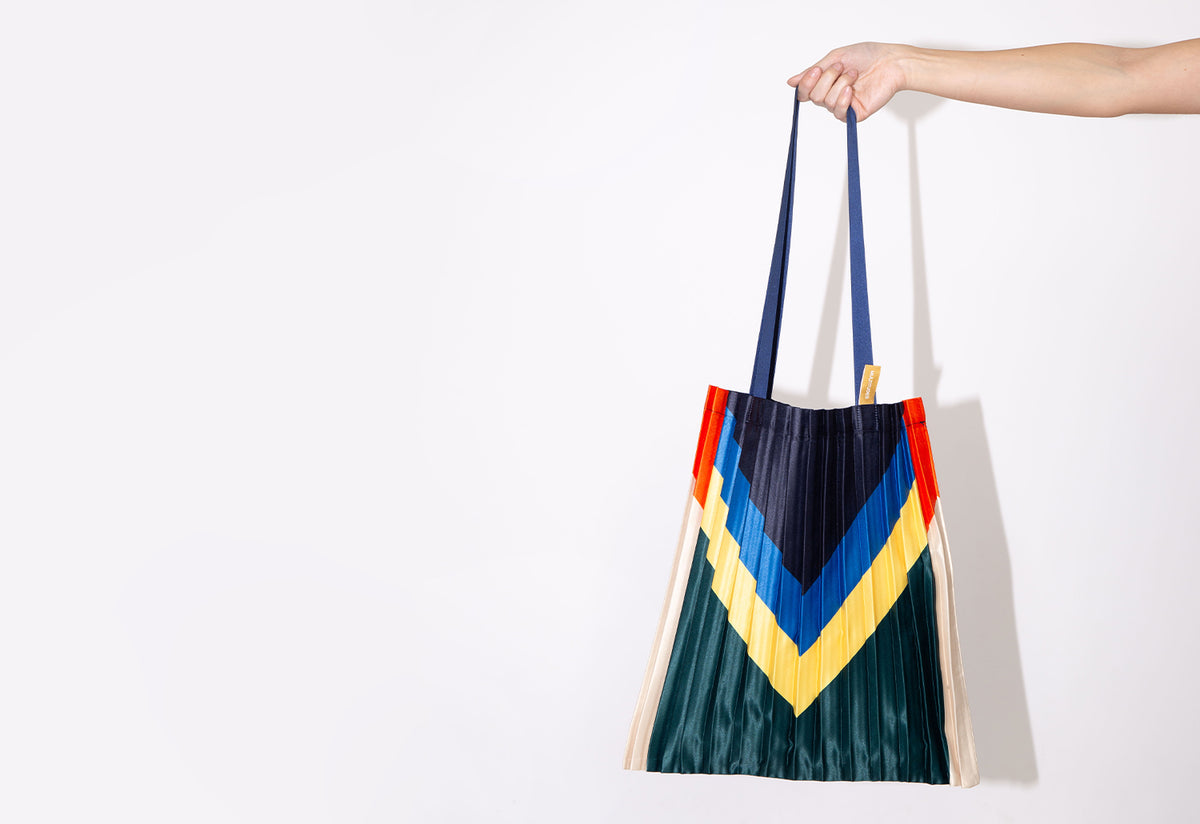 Pleated Tote | Rei, Multitudes