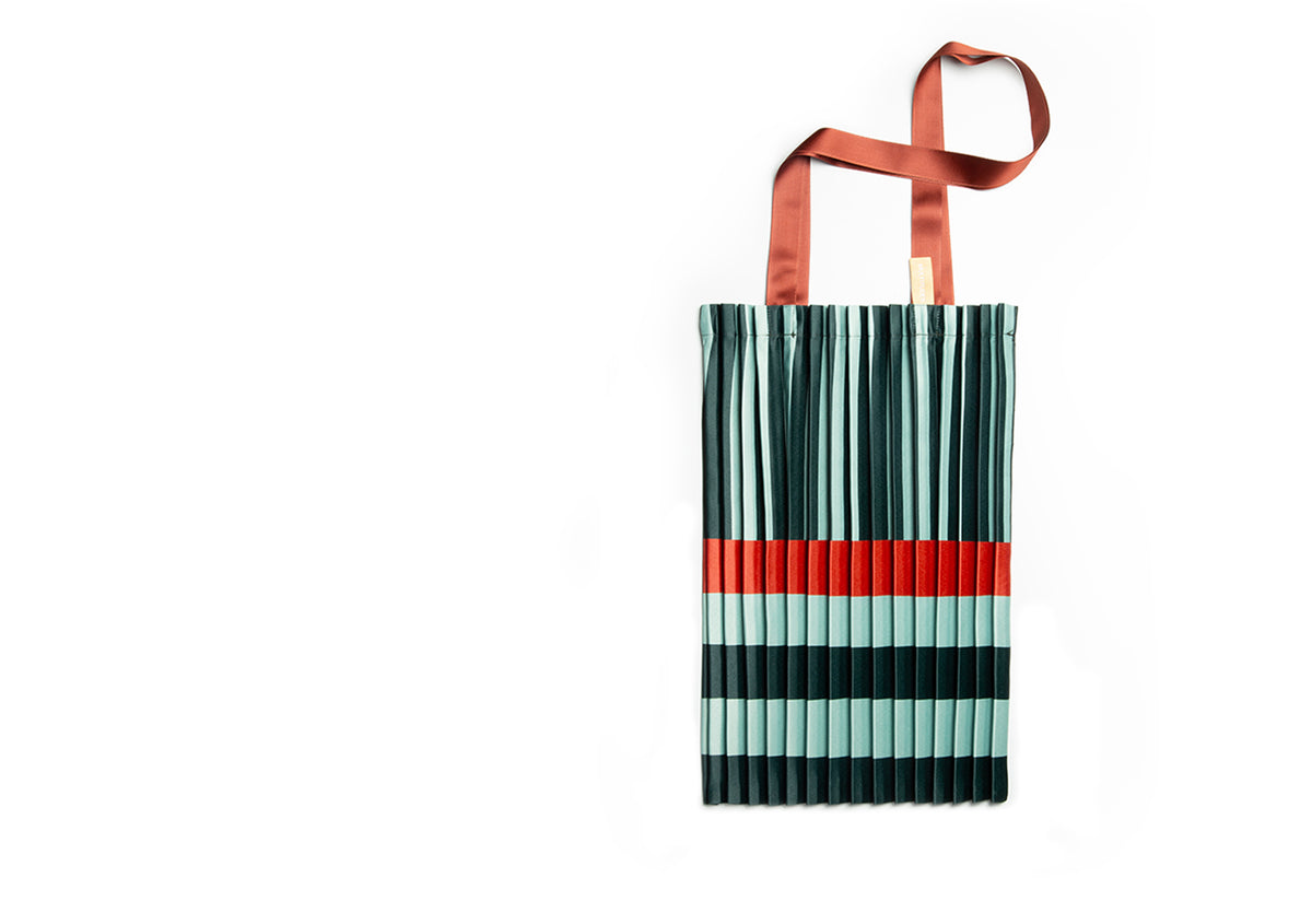 Pleated Tote | Smerelda, Multitudes