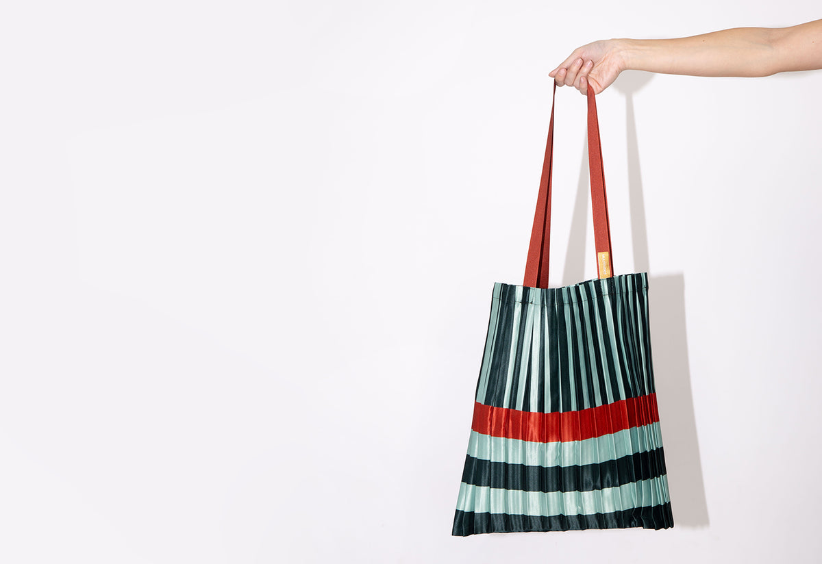 Pleated Tote | Smerelda, Multitudes
