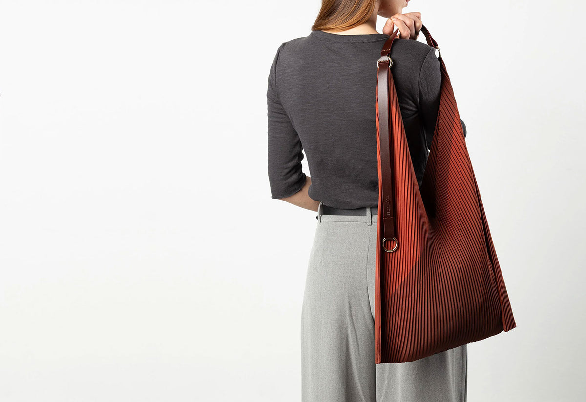 Pleated Y Bag | Angelina, Multitudes