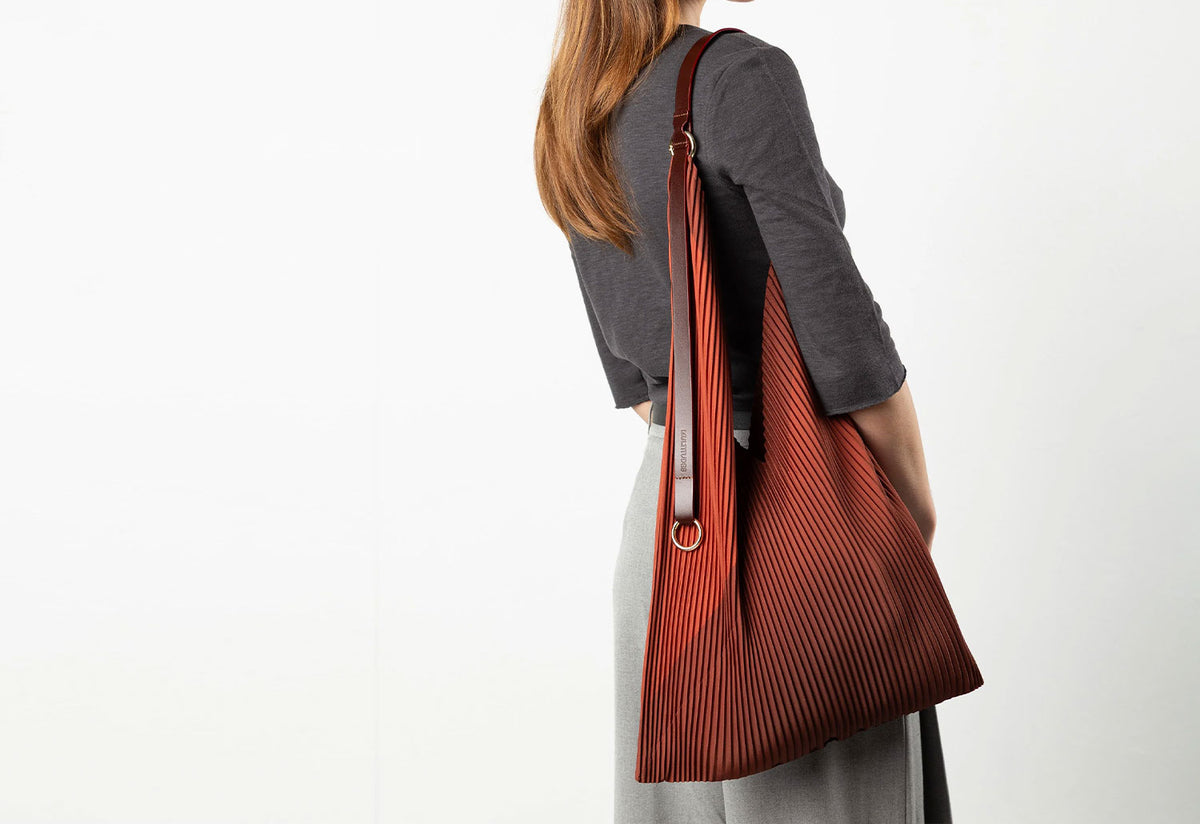Pleated Y Bag | Angelina, Multitudes