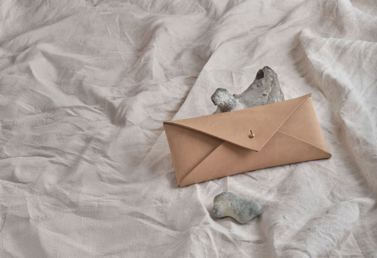 Leather Long Envelope, Mw makes