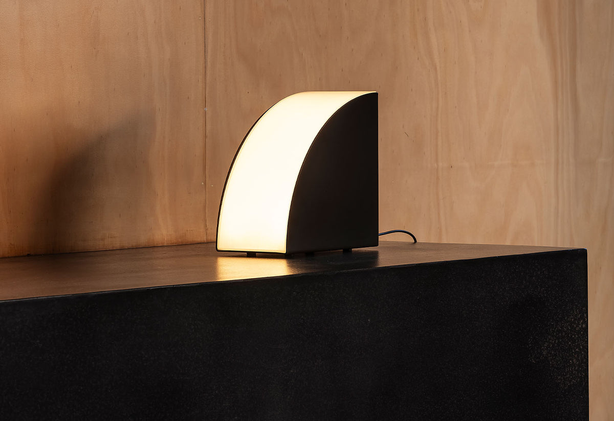 Phase Table Light, Estudio persona, Resident