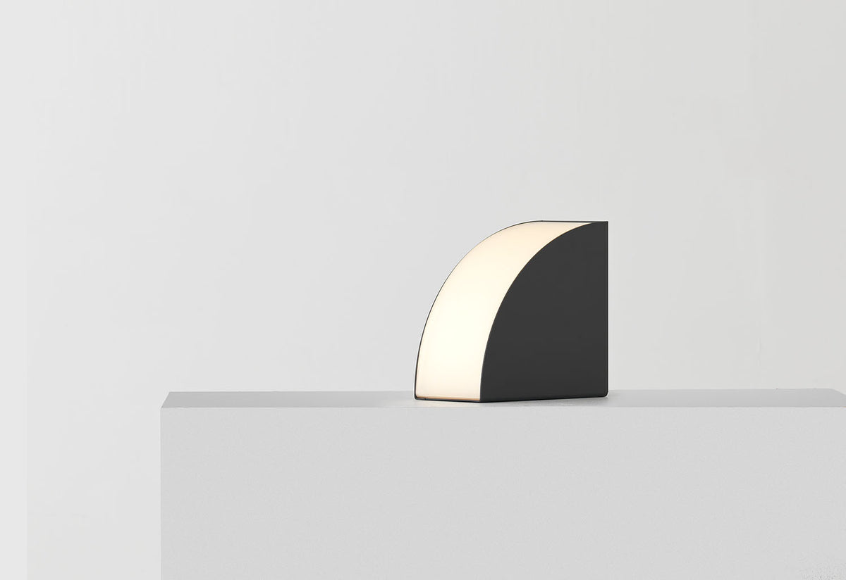 Phase Table Light, Estudio persona, Resident