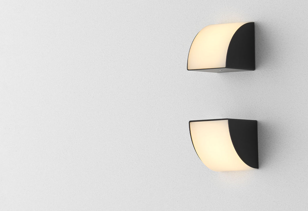 Phase Wall Sconce, Estudio persona, Resident