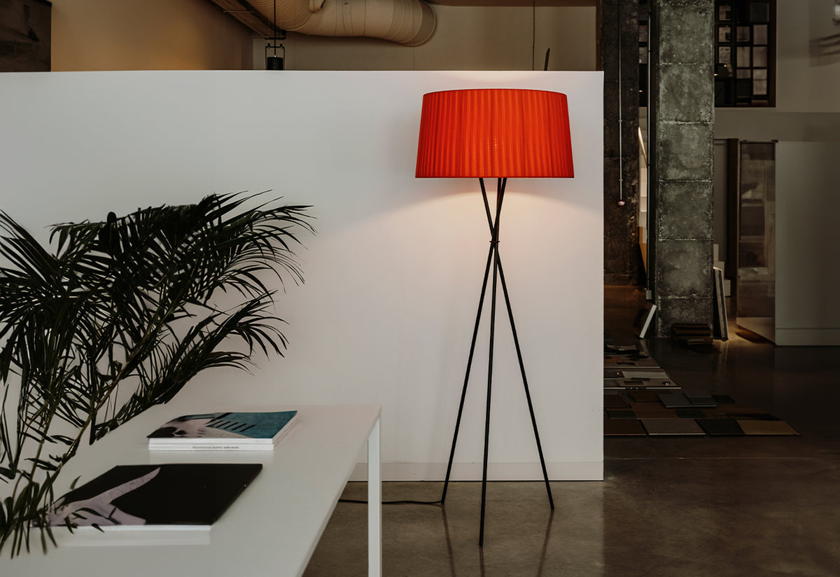 Tripode G5 floor lamp, 1997, Equipo santa and cole, Santa and cole