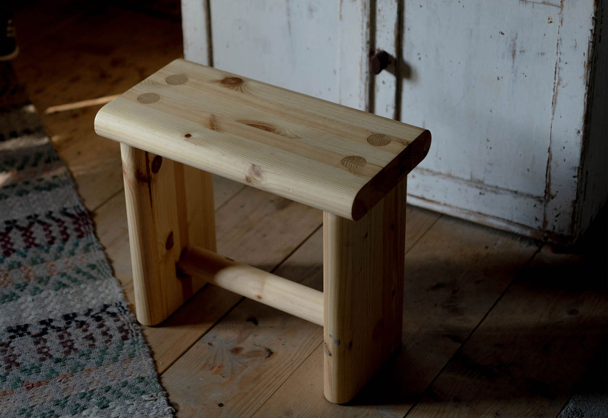 002 Ast Stool, Dimitri bahler, Vaarnii