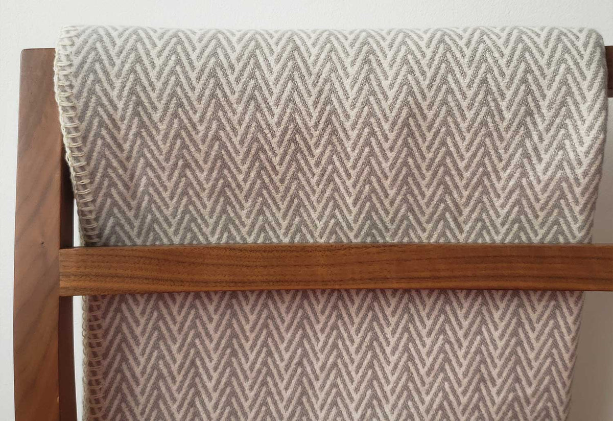 Twig Throw, Wall and wall