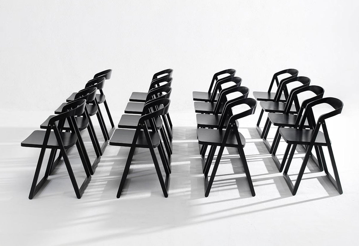 Patan Folding Chair, Tomoko azumi, Zilio a and c