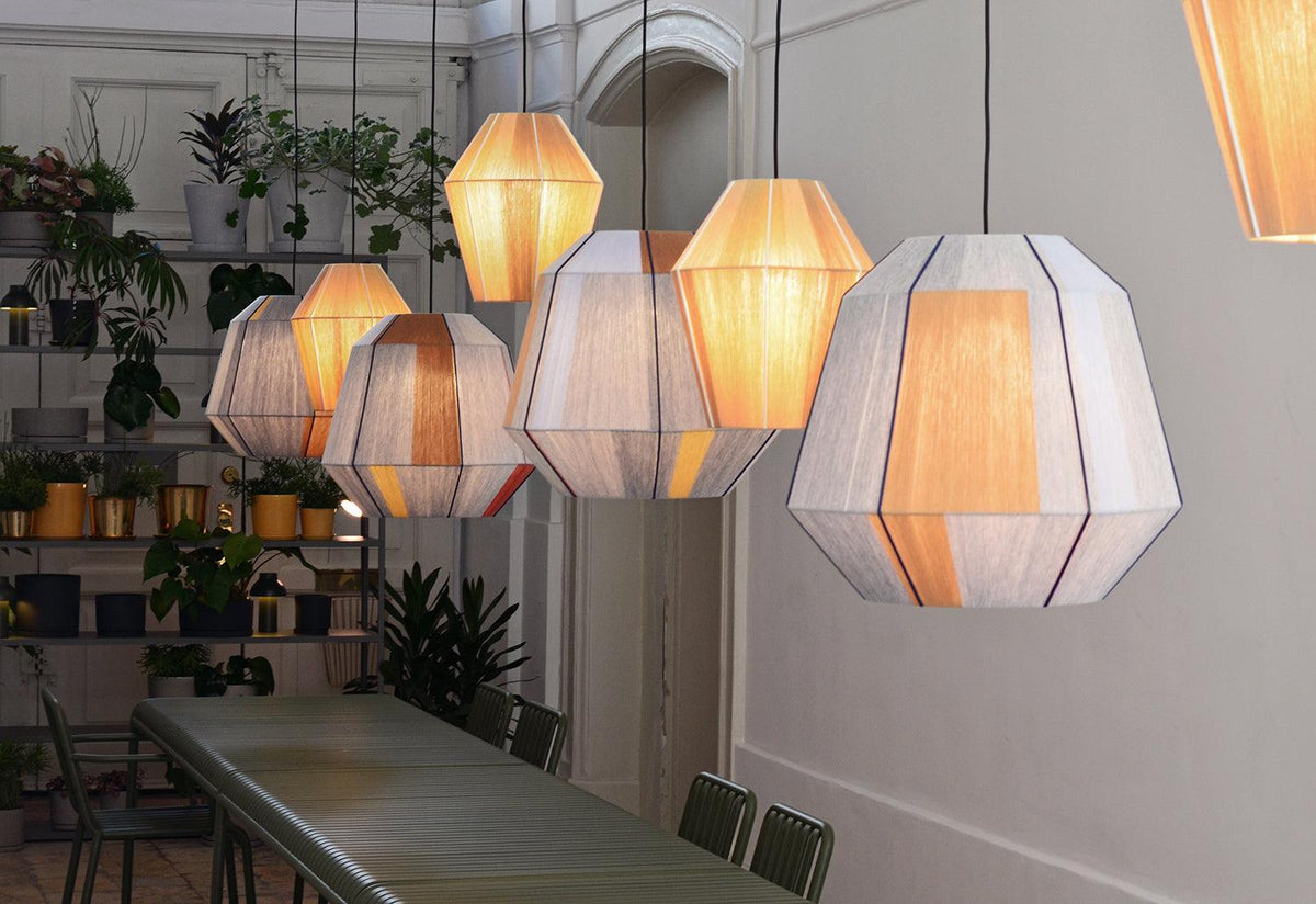 Bonbon Lamp, Ana kraš, Hay