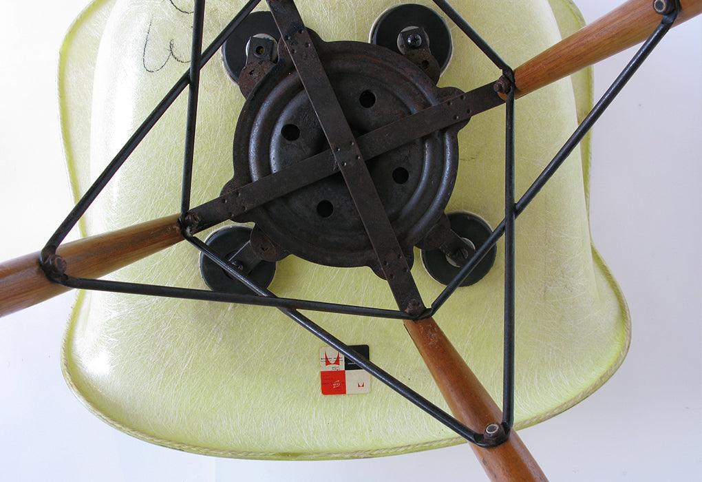 Eames PAW Swivel chair | 1950