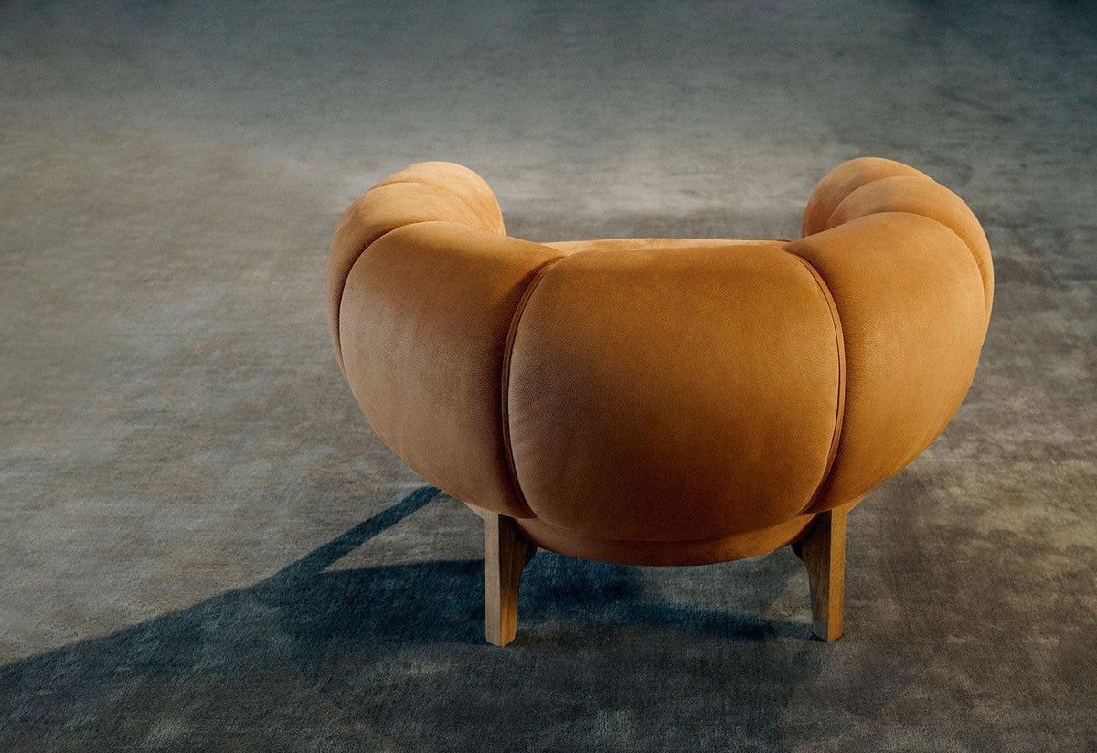 Croissant lounge chair, Illum wikkelsø, Gubi