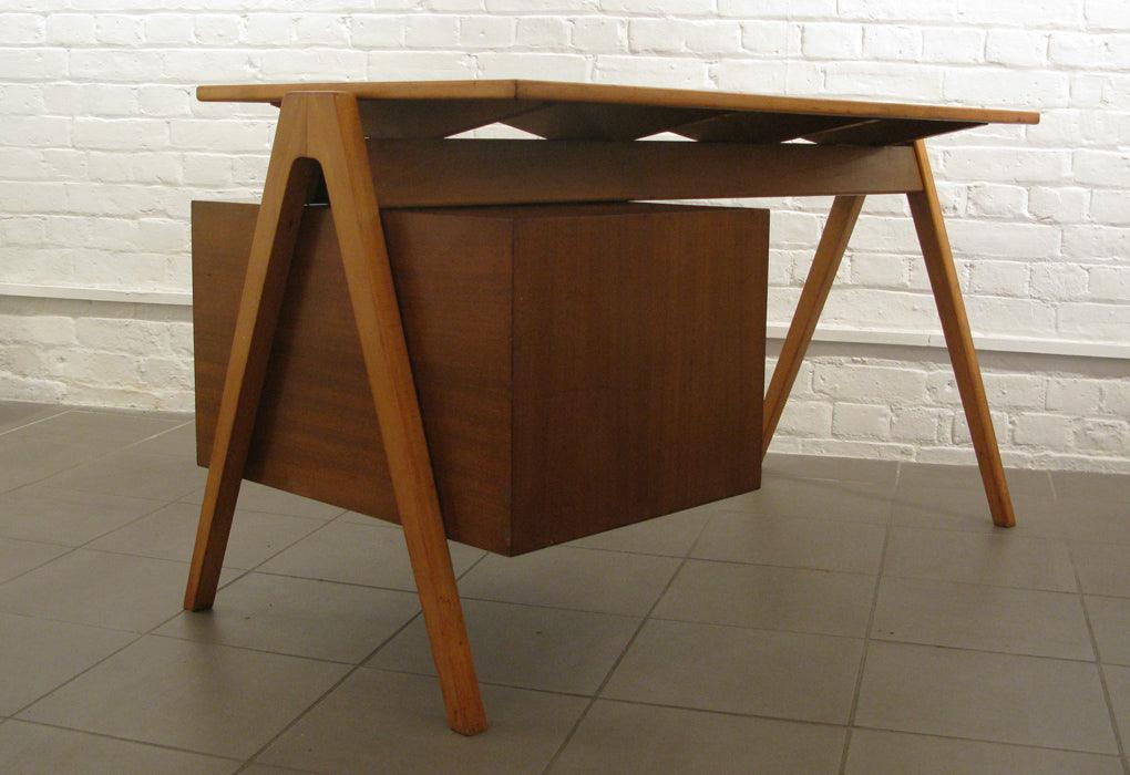 Robin Day, Hillestak desk, 1950