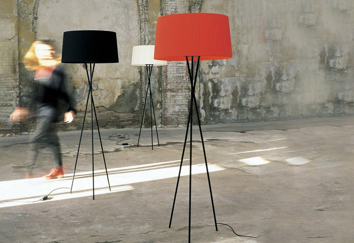 Tripode G5 floor lamp, 1997, Equipo santa and cole, Santa and cole