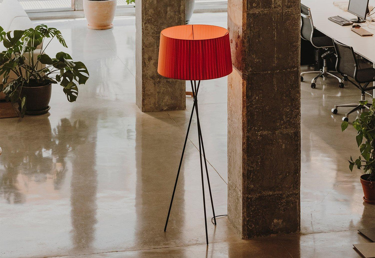 Tripode G5 floor lamp, 1997, Equipo santa and cole, Santa and cole