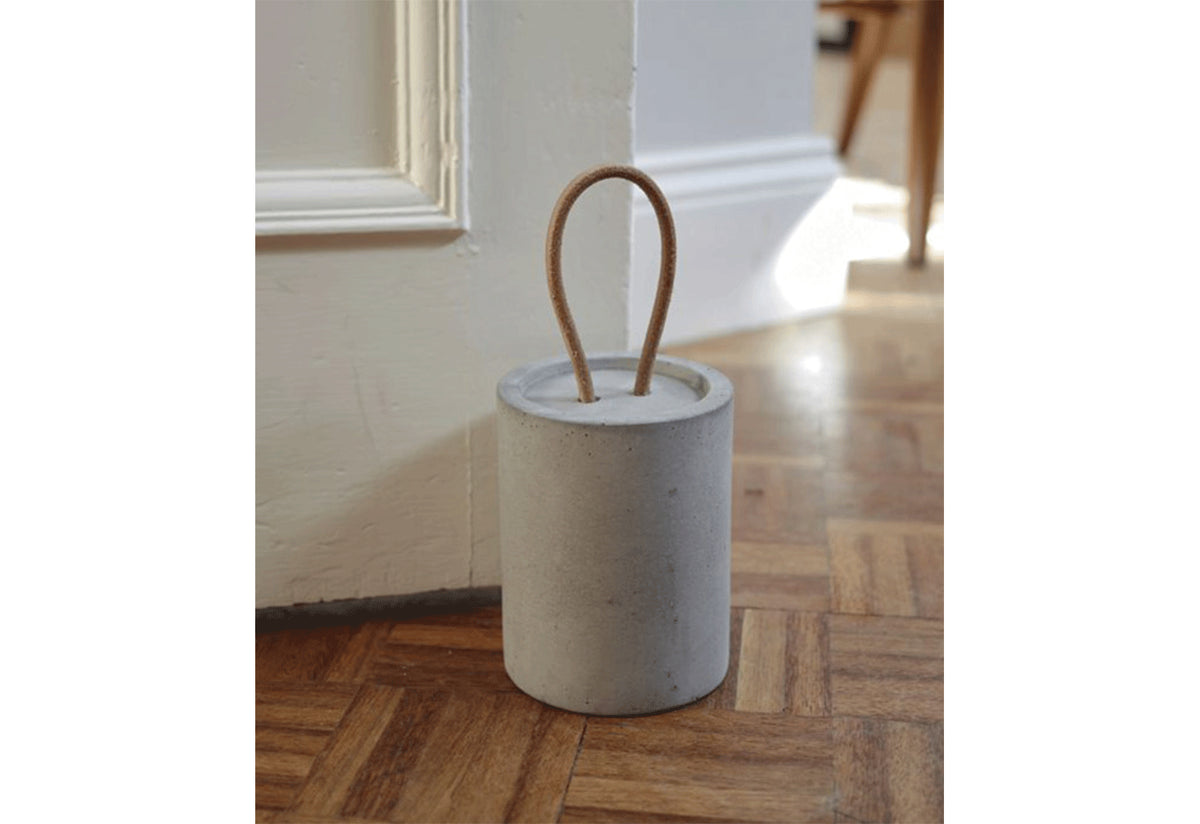 Concrete doorstop, Wild and wood