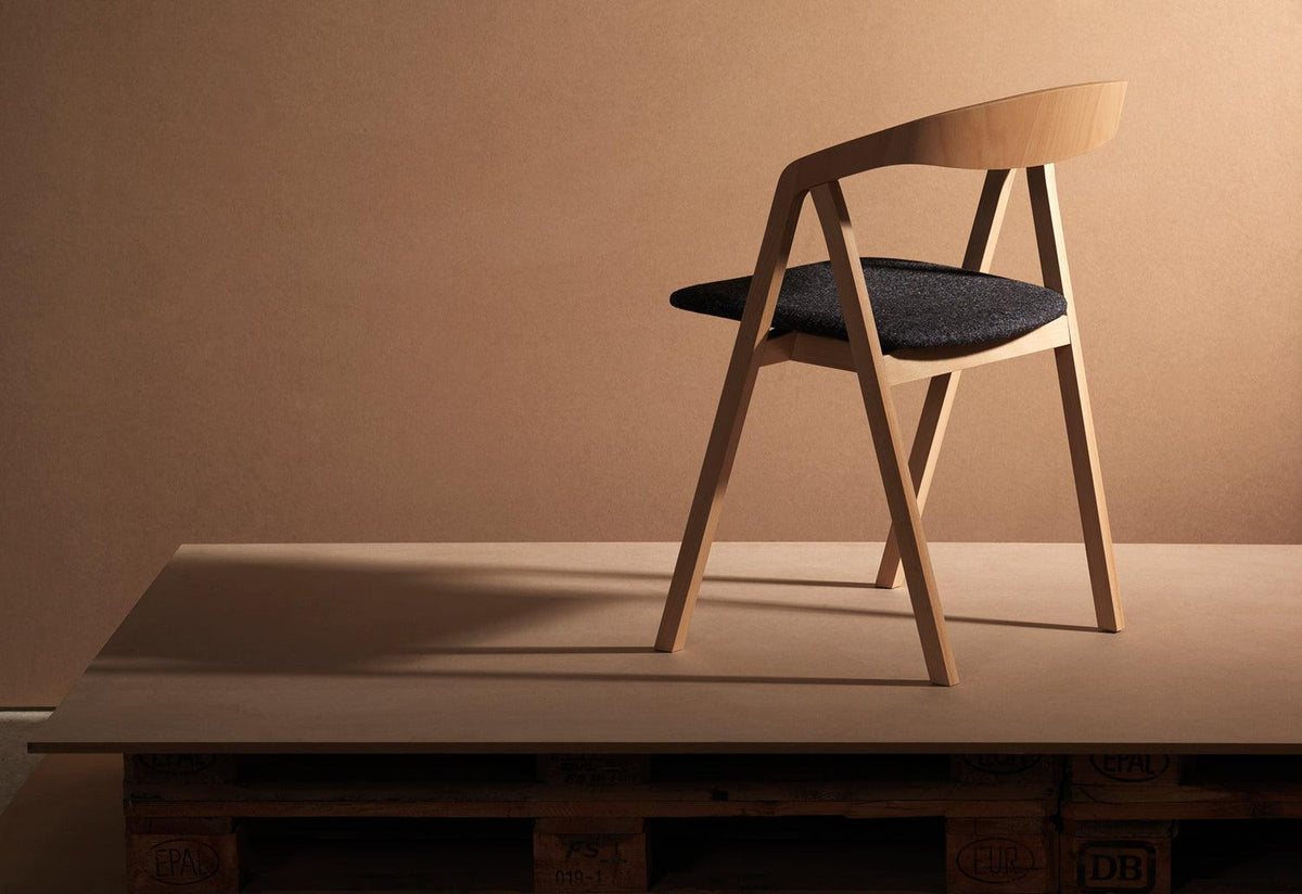 Sta Stacking Chair, Tomoko azumi, Zilio a and c