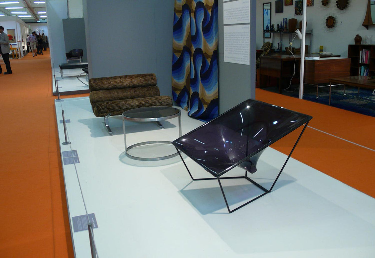 Contour chair