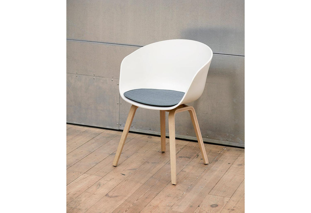 AAC 22 Chair | Upholstered Seat, Hee welling, Hay