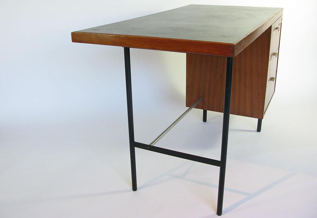 Hilleplan junior desk, 1952