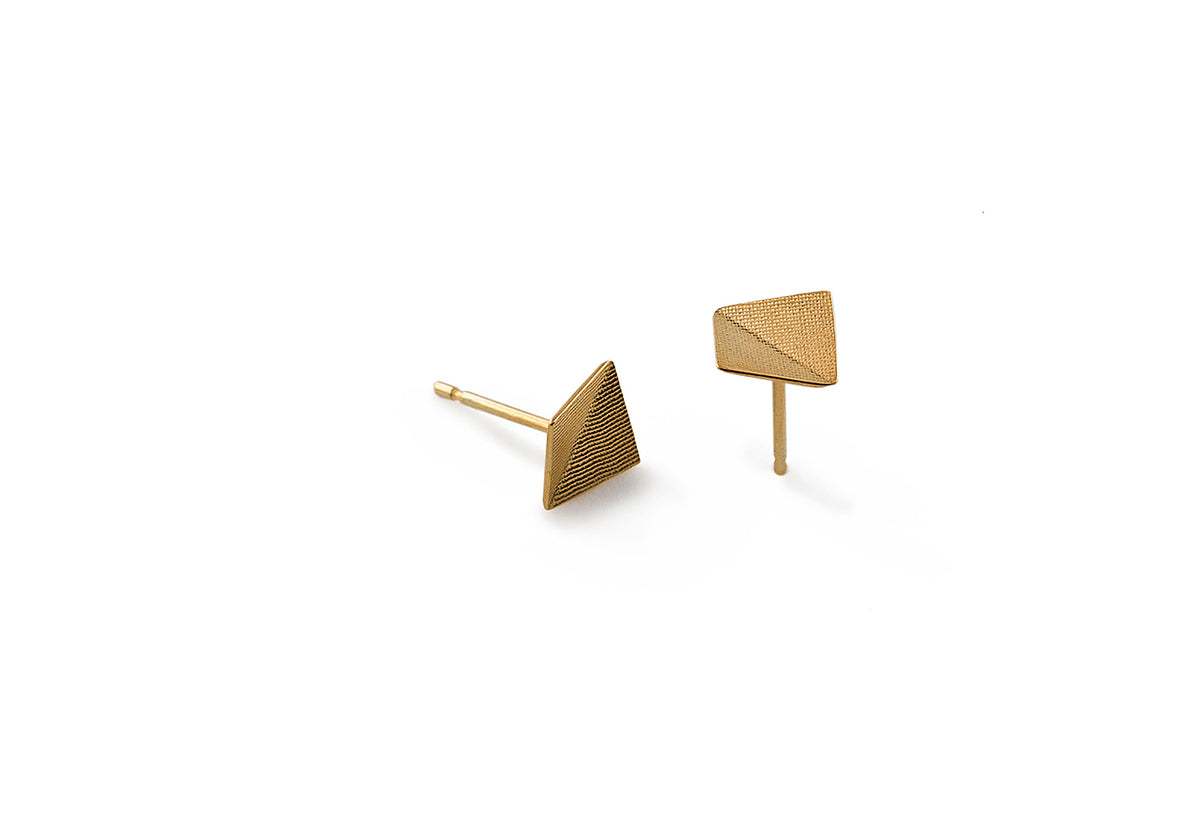 Point 4 stud earrings, Bent Square, Kei tominaga