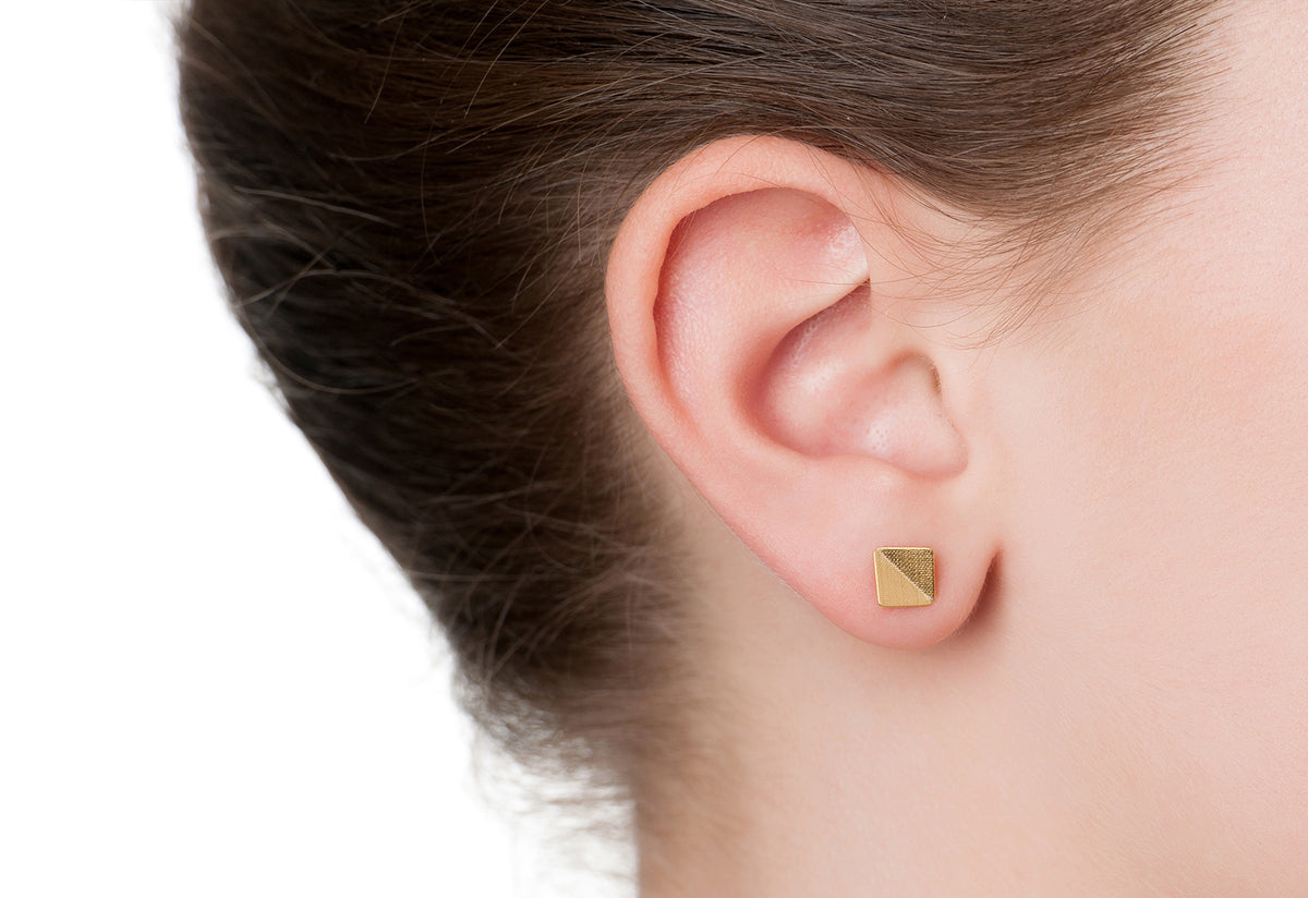 Point 4 stud earrings, Bent Square, Kei tominaga