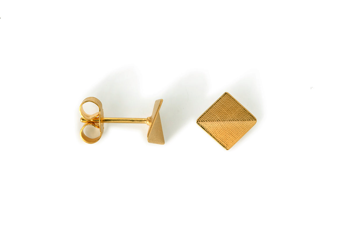 Point 4 stud earrings, Bent Square, Kei tominaga