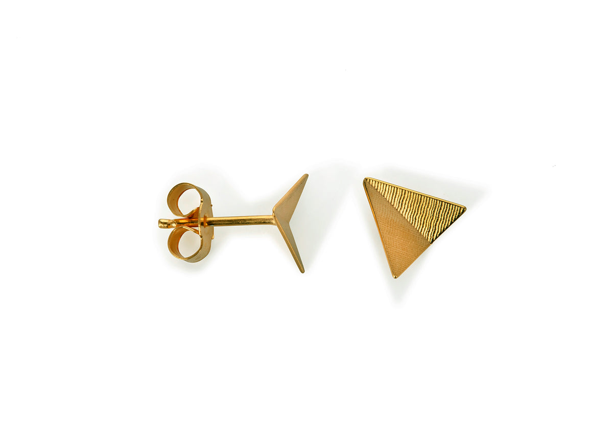 Point 4 stud earrings, Bent Triangle, Kei tominaga
