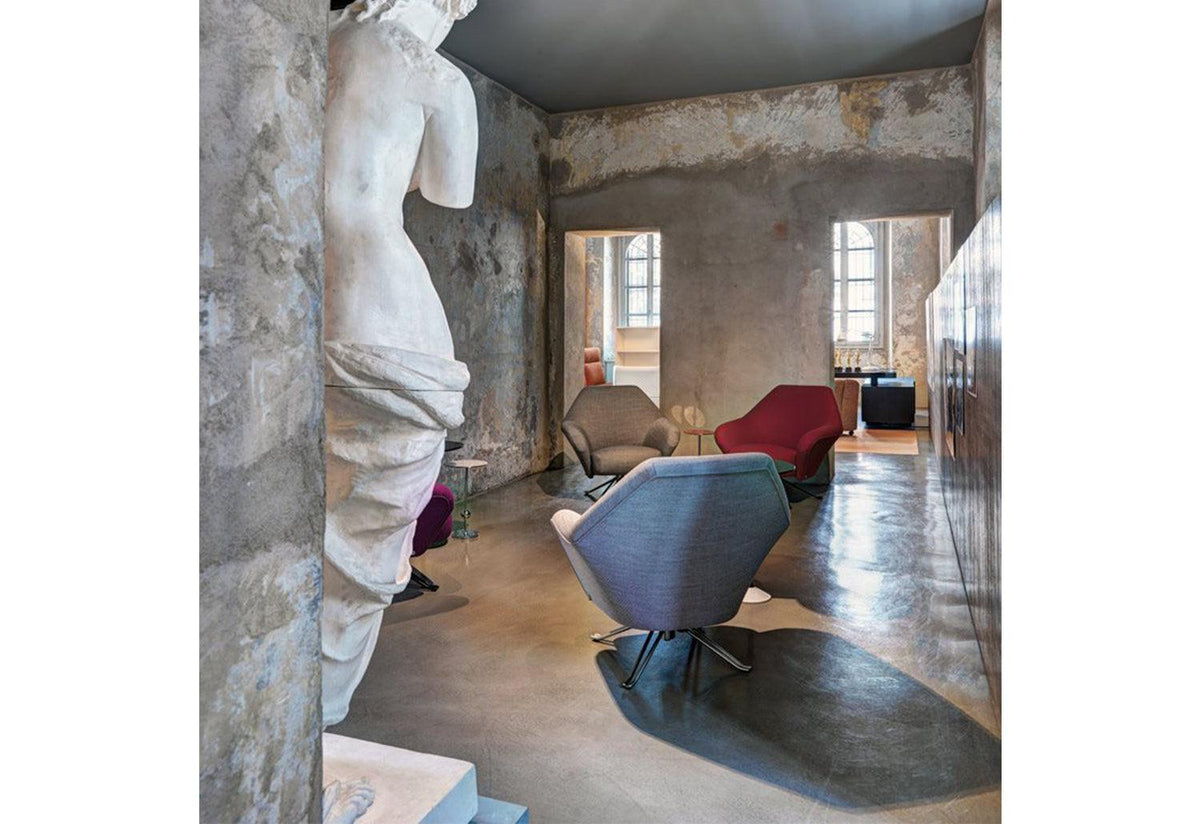 P32 Lounge Chair, Osvaldo borsani, Tecno