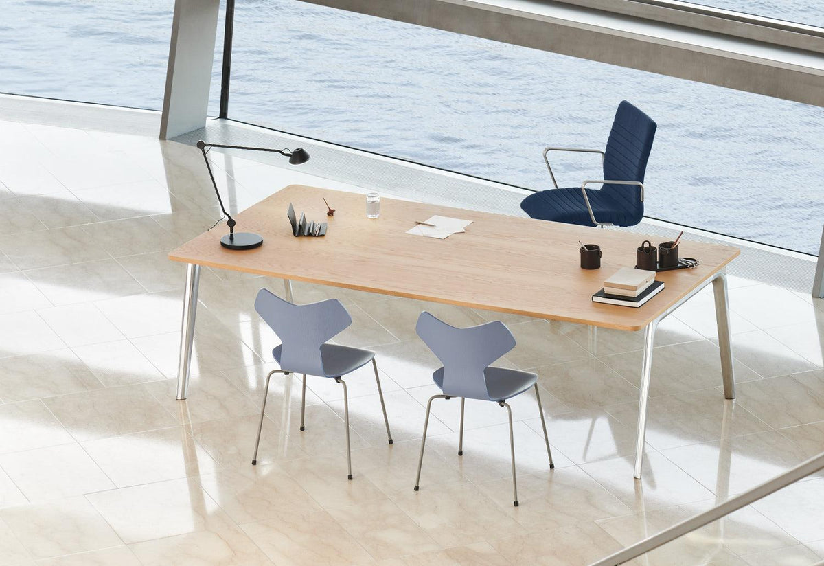 Pluralis Table, Fritz hansen