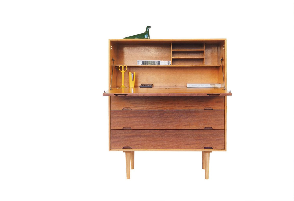 Robin Day, Hilleplan writing desk, 1952, Robin day