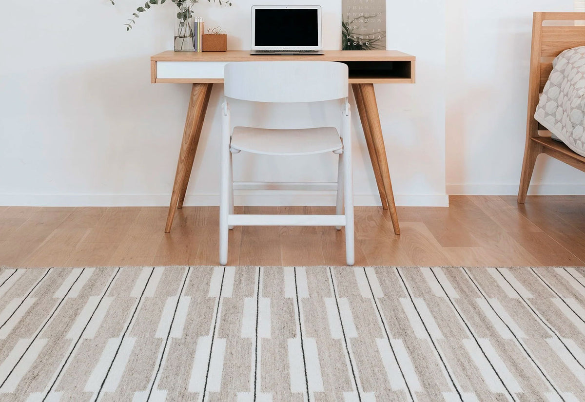 Spindle Rug, Eleanor pritchard, Case furniture