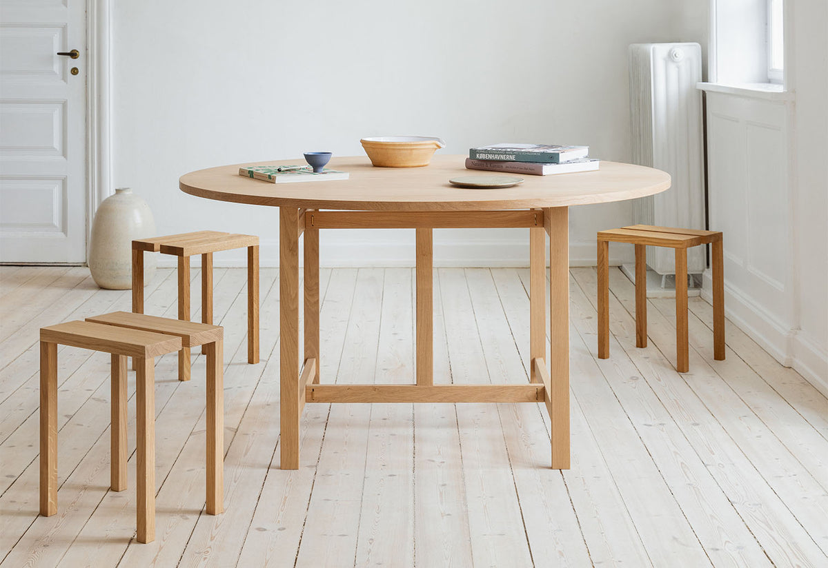 Round Dining Table, Moebe
