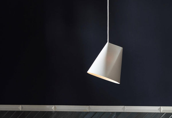 Moebe ceramic lamp outlet