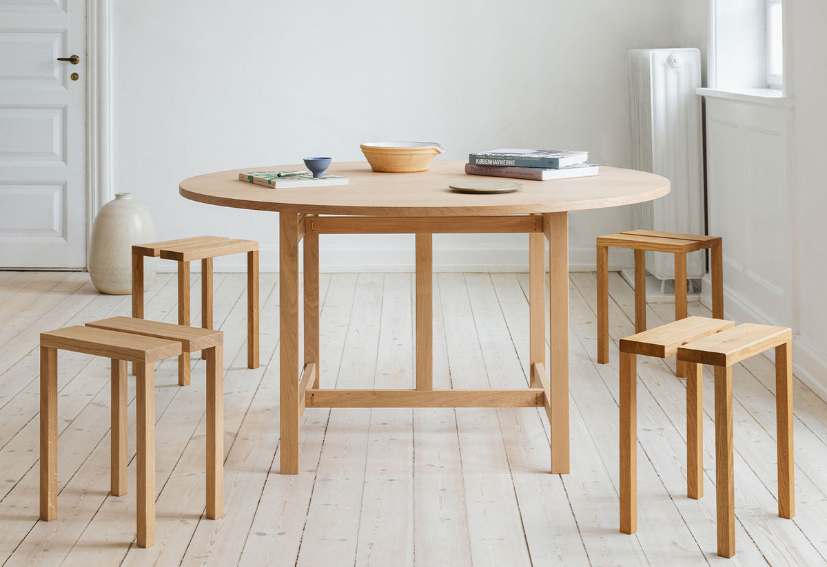 Peg Stool, Moebe