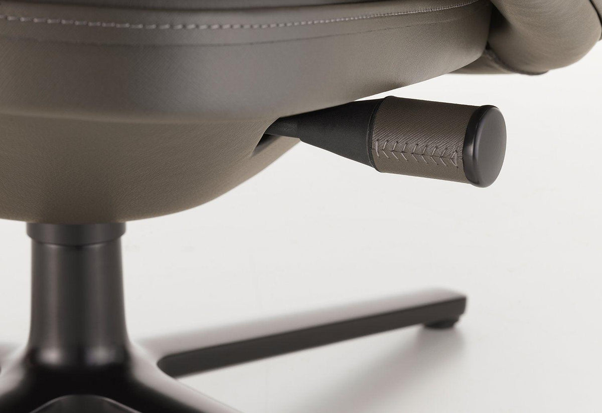 Grand Relax Chair with Ottoman, Antonio citterio, Vitra
