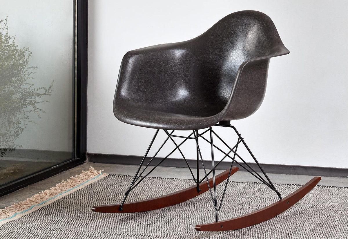 Eames Fiberglass RAR Armchair, Charles and ray eames, Vitra