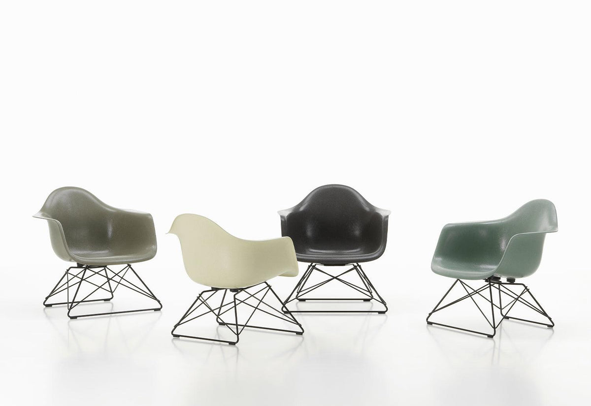 Eames Fiberglass LAR Armchair, Charles and ray eames, Vitra